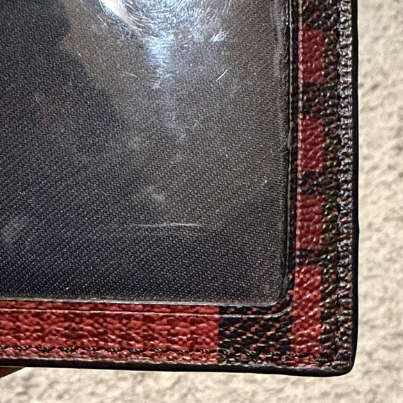 COACH | Minimalistic Stylish Black and Red Card Holder - Picture 15 of 16